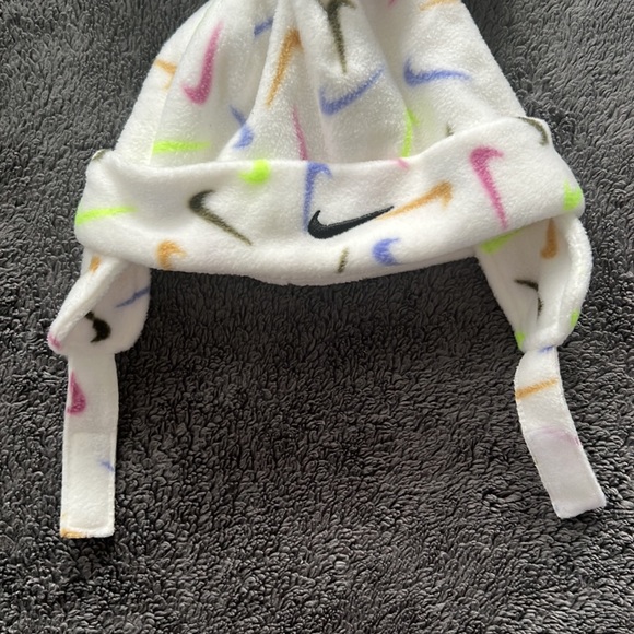 Nike infant hat and mitten set - Picture 2 of 6